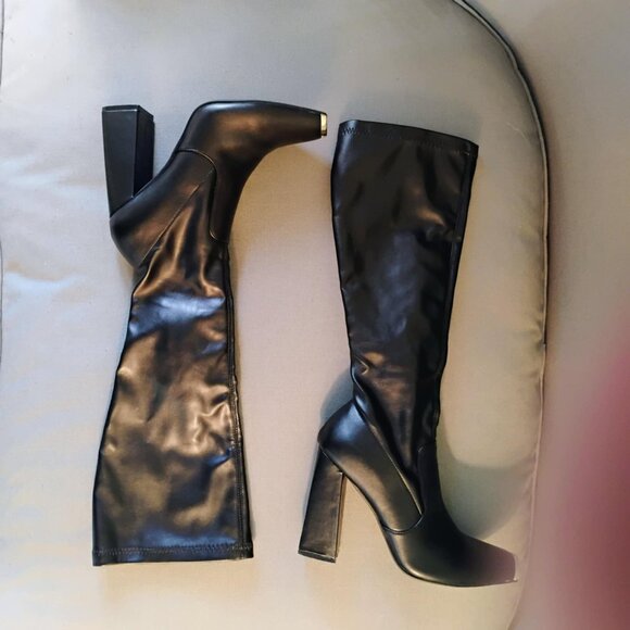 Sergio Todzi black vegan leather zip-up knee boots, size 38 - Picture 2 of 11